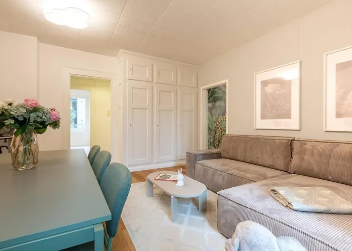 Family 3 Bedroom ציריך