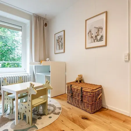 Family 3 Bedroom Апартаменти Цюрих